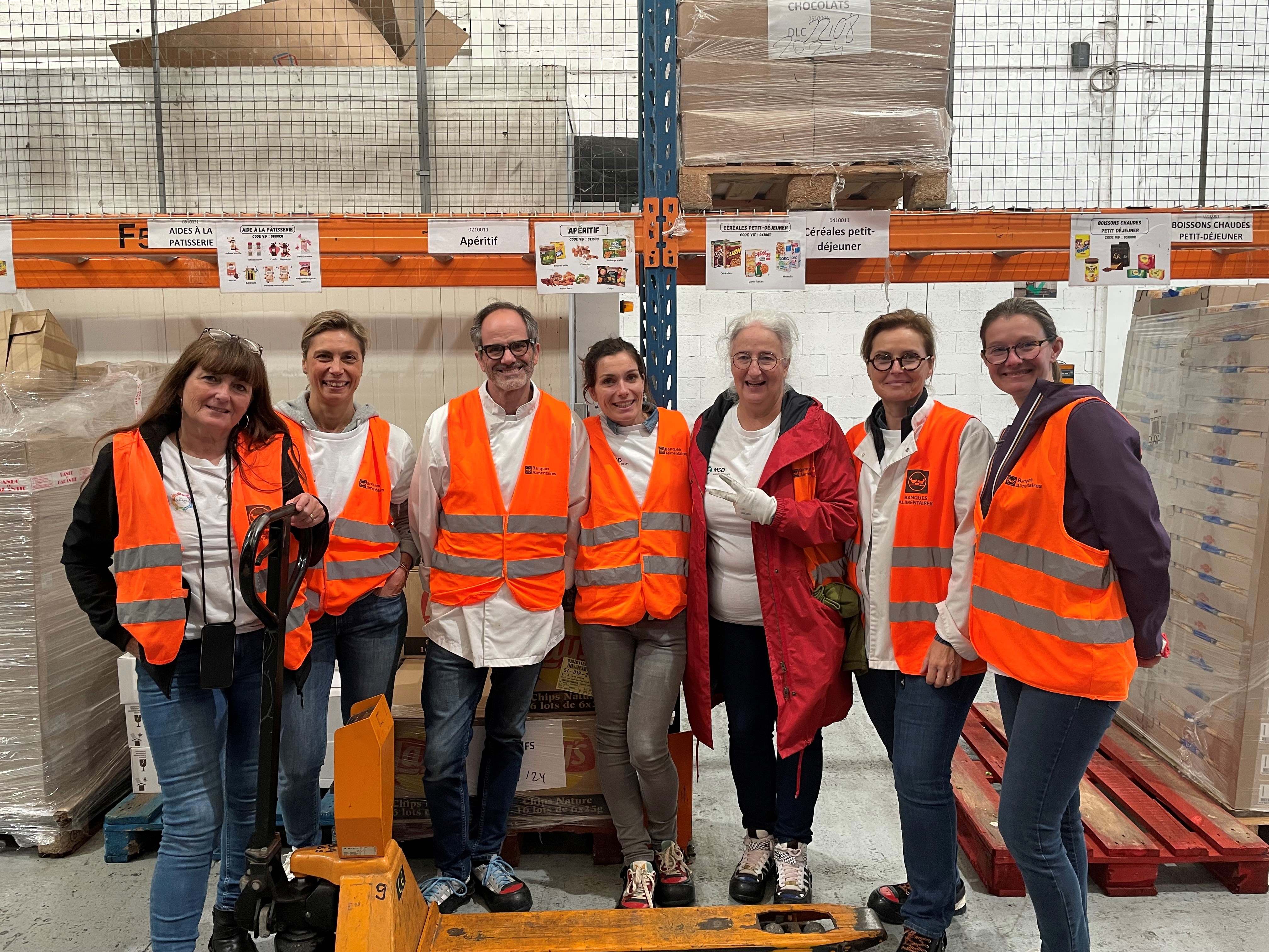 Collaborateurs lors d_une journee solidaire aux Restos du Coeur1