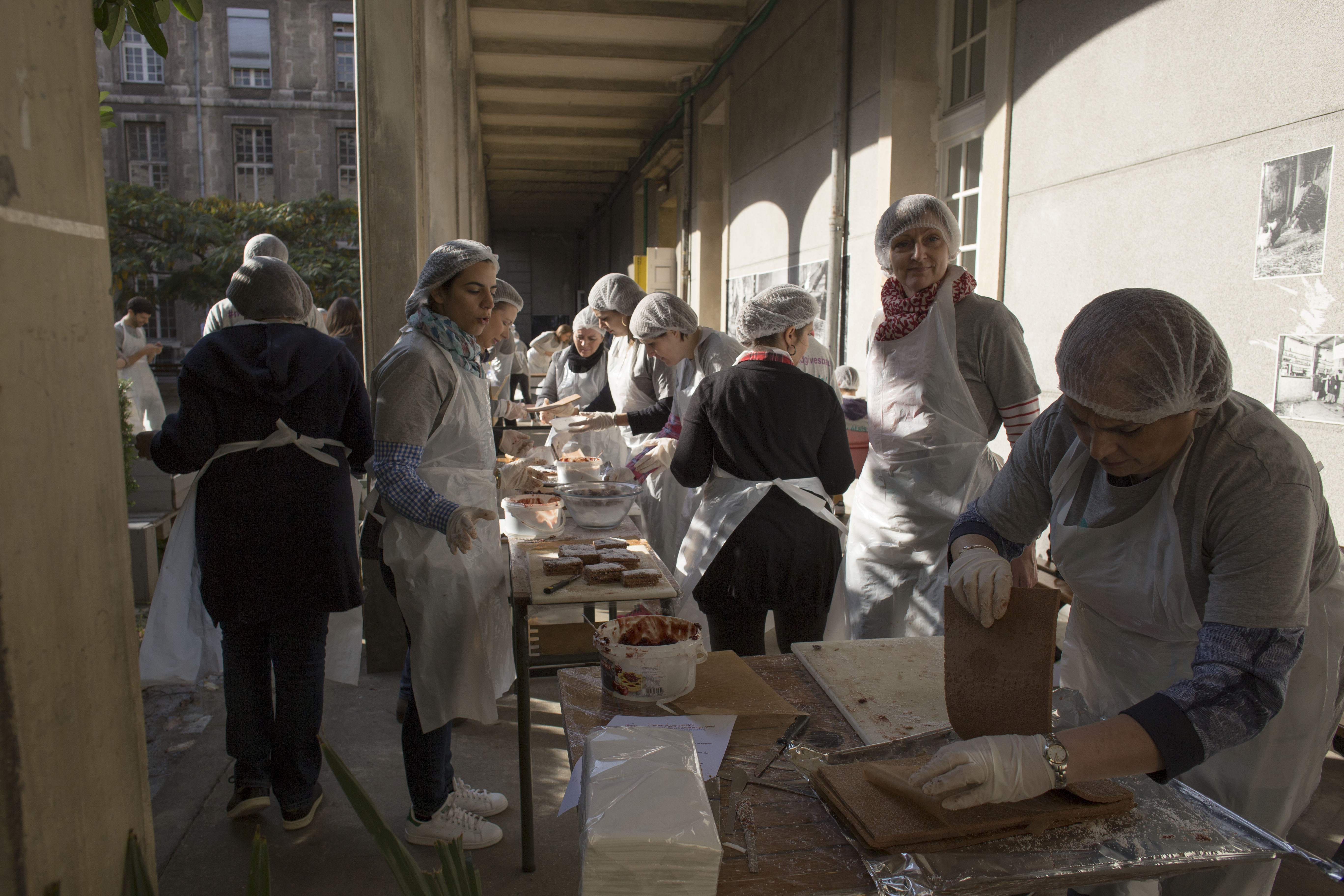 Preparation de gateaux pour une distribution alimentaire3