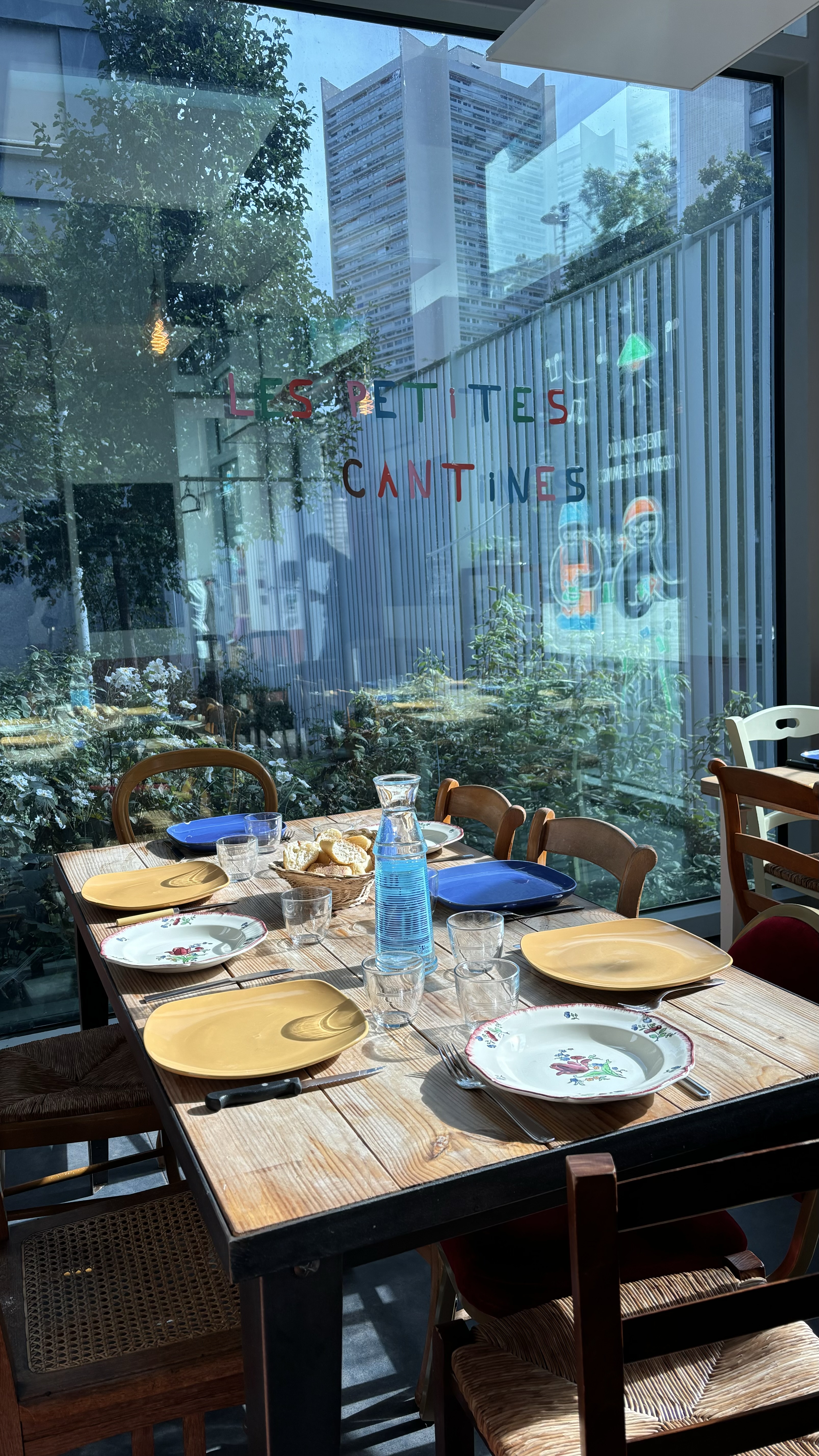 dejeuner aux _Petites Cantines_